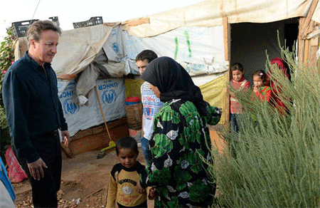 Cameron visita un campo de refugiados sirios en Líbano